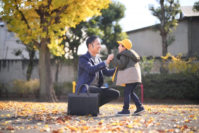 登園する子供